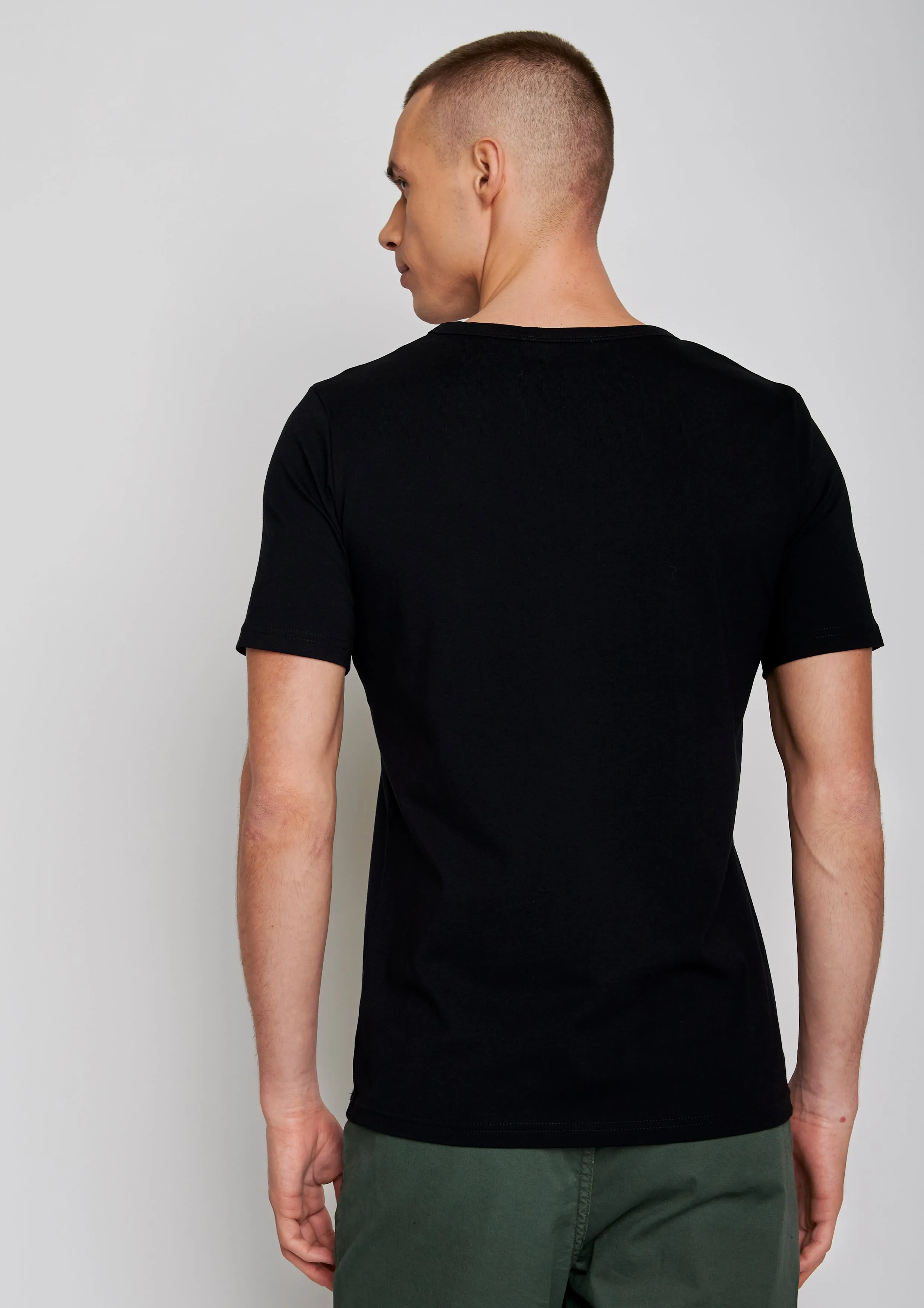 Greenbomb Men's Basic Black Peak T-shirt