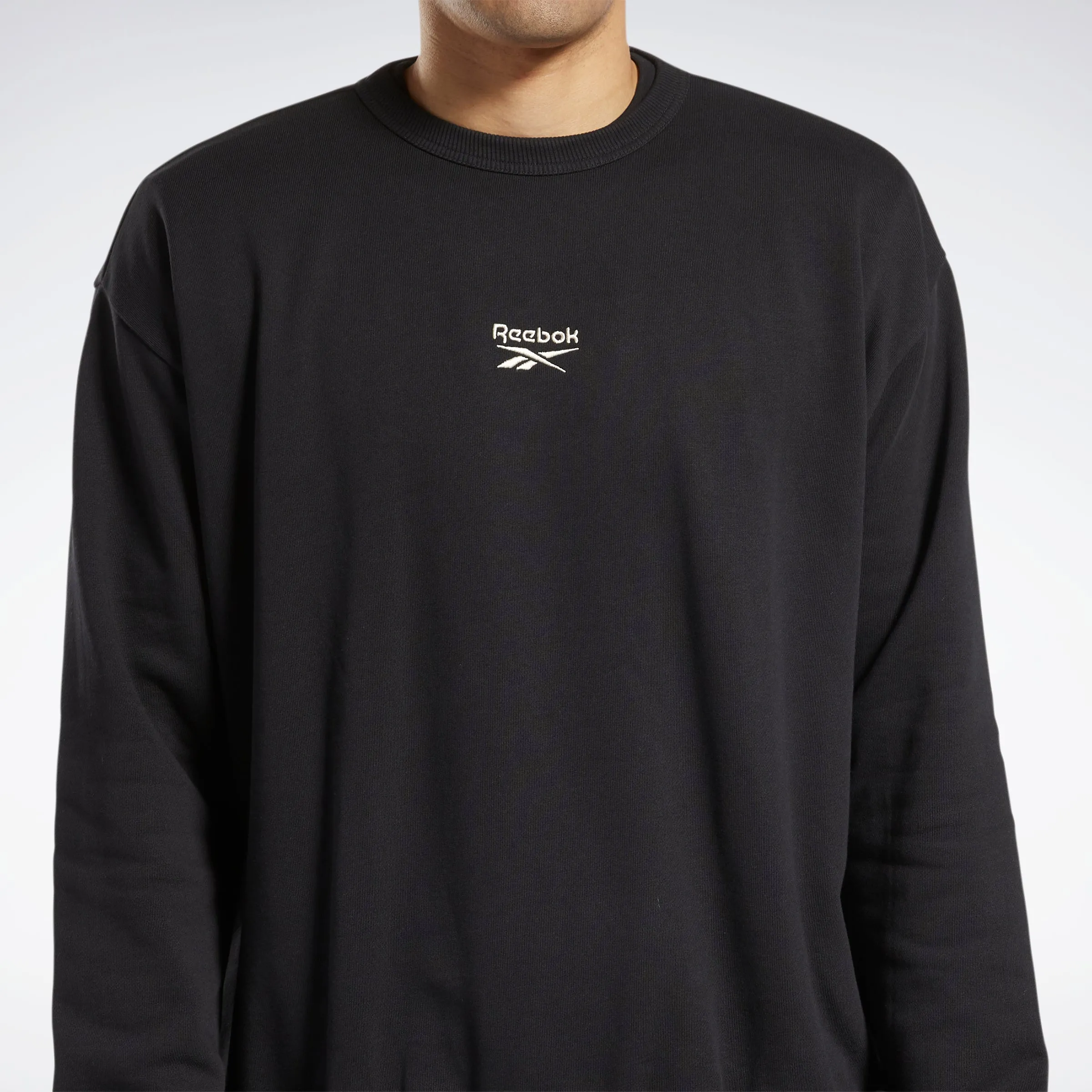 Reebok Apparel Men Classics Small Vector Crew Sweatshirt Black